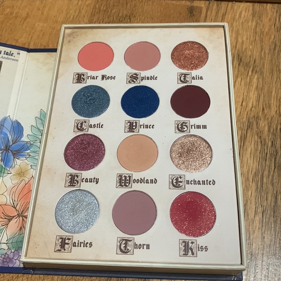 Story Book Cosmetics eyeshadow palette - Picture 2 of 2